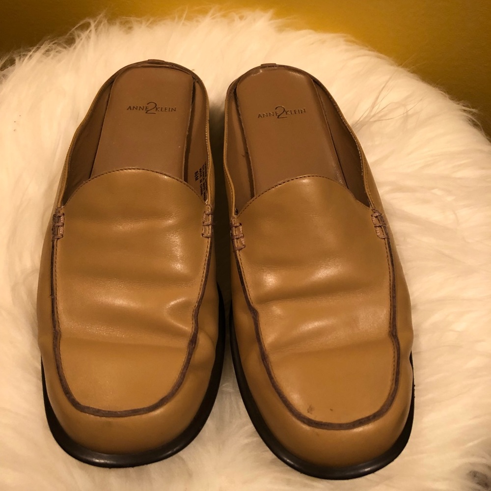 Anne Kline Jinx hay leather shoes!